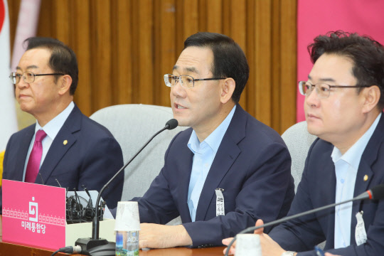 미래통합당 주호영 원내대표가 14일 국회에서 열린 원내대책회의에서 발언하고 있다.  연합뉴스